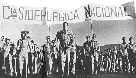 Desfile de operários no Campo do Vasco 1942
